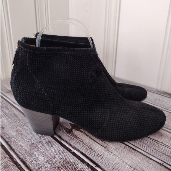 Aquatalia Xcellent Black Suede Perforated Stacked Heel Ankle Bootie Boot Women 8 - Picture 2 of 15
